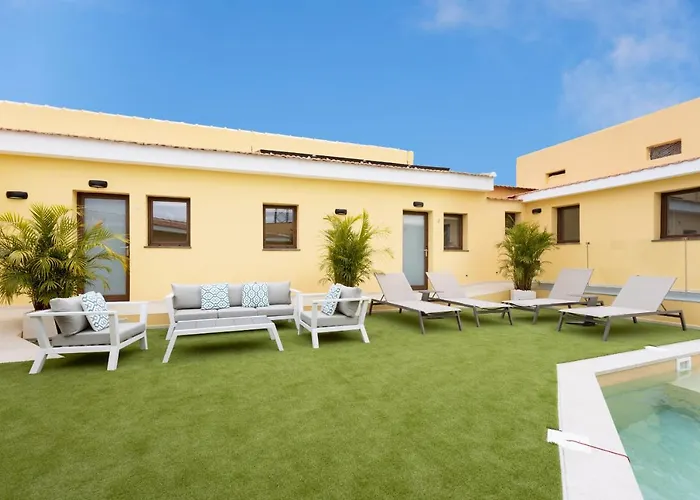 Wonderful Vacation And Pool